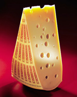 Un fromage emmental, avec des trous